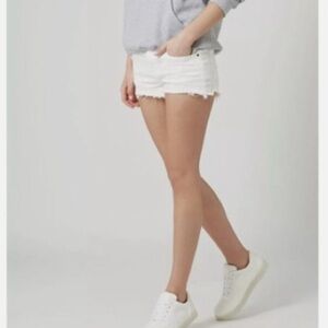 TOPSHOP MOTO Daisy Denim Shorts in White
